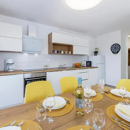 Nice In With Kitchen Apartment