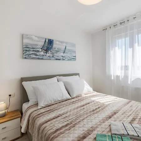 Nice In With Kitchen Apartment